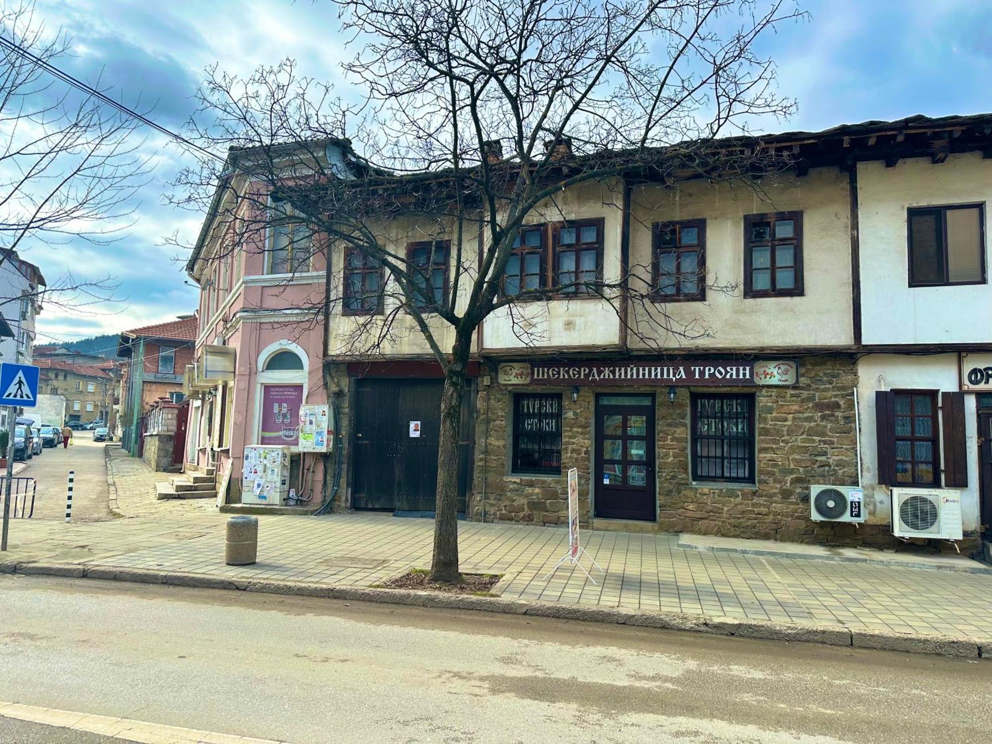 Дом Тодор И Тота Мутевски โตรยัน ภายนอก รูปภาพ